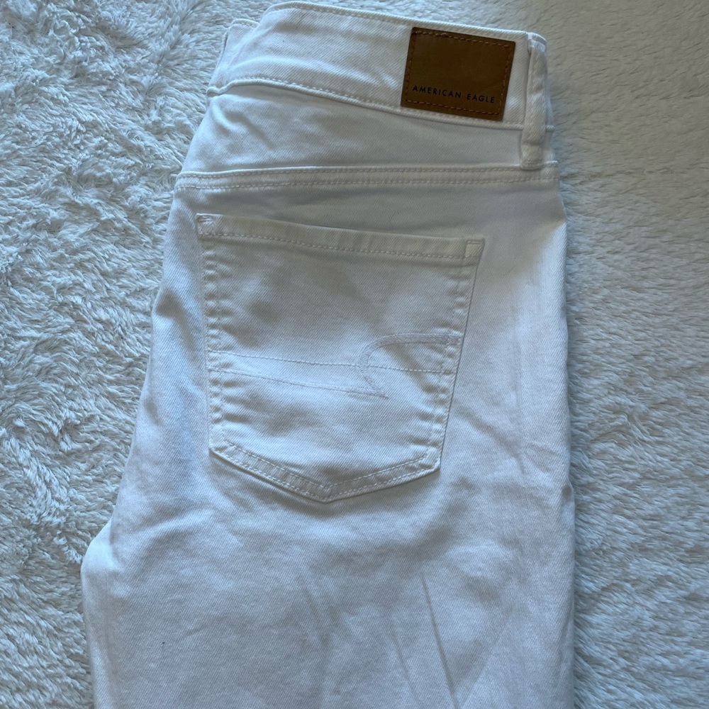 BRAND NEW WITH TAGS  American eagle Tom girl jeans regular length 6 (28w)